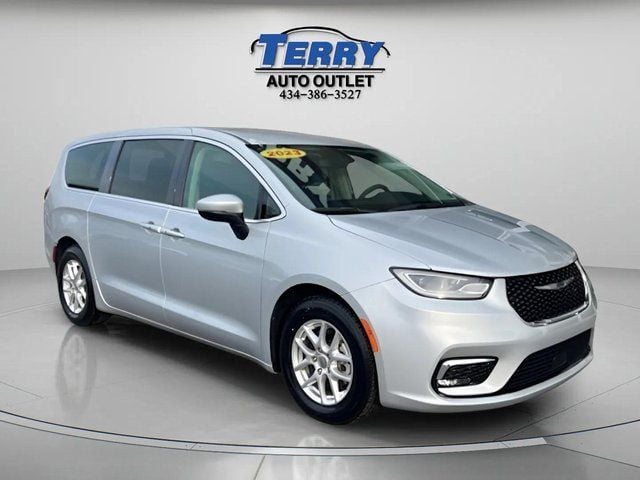 2023 Chrysler Pacifica Touring L Photo in Lynchburg VA 24502