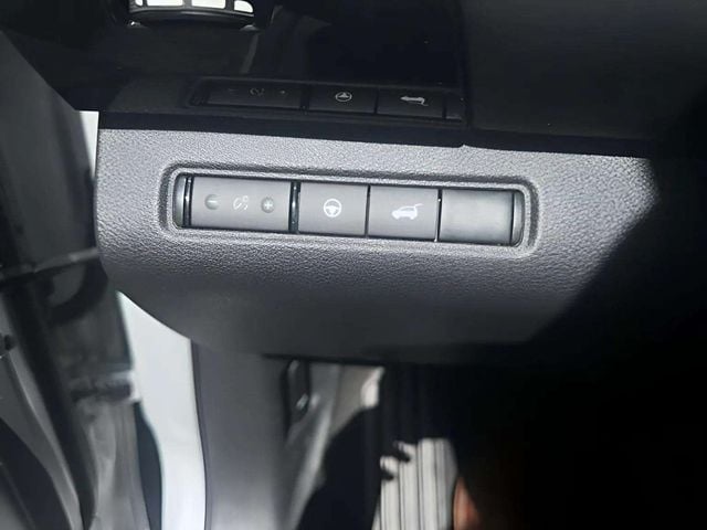 Pre-Owned 2025 Nissan Pathfinder SV - photo - 7