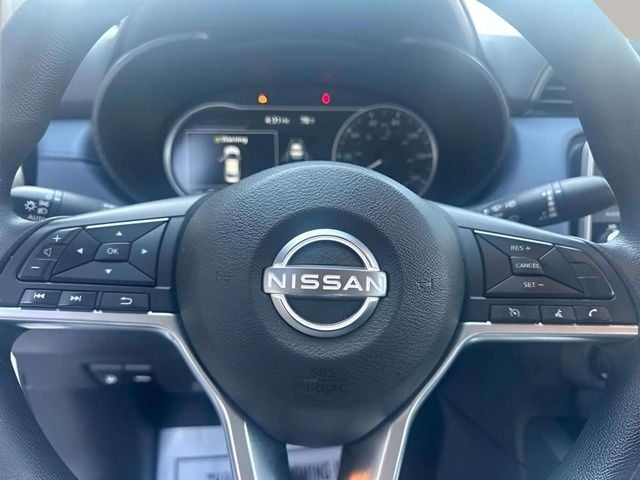 Pre-Owned 2023 Nissan Versa 1.6 SV - photo - 12