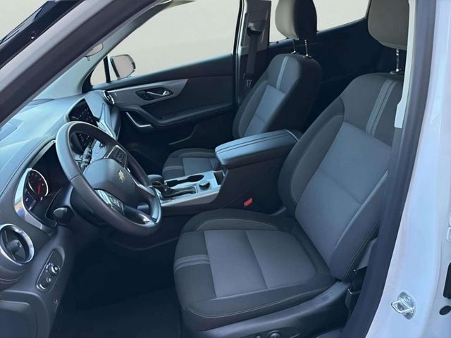 Pre-Owned 2025 Chevrolet Blazer LT - photo - 8