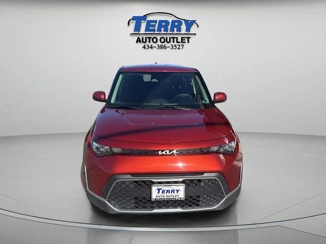 Pre-Owned 2024 Kia Soul LX - photo - 2