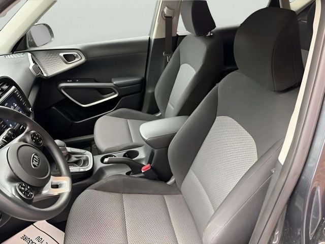 Pre-Owned 2020 Kia Soul LX - photo - 9