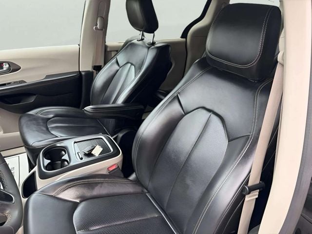 Pre-Owned 2023 Chrysler Pacifica Touring L - photo - 8