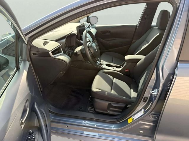 Pre-Owned 2025 Toyota Corolla LE - photo - 10
