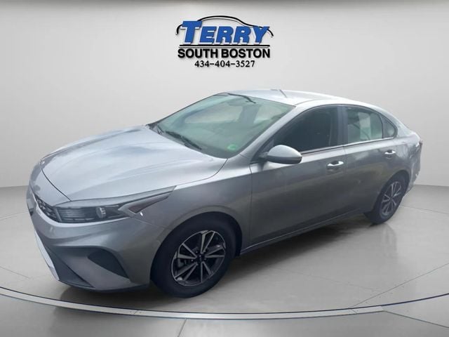 Pre-Owned 2023 Kia Forte LXS - photo - 2
