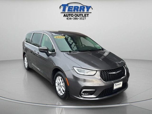 Pre-Owned 2023 Chrysler Pacifica Touring L - photo - 1