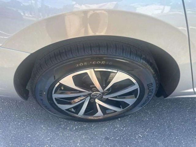 Pre-Owned 2024 Volkswagen Jetta 1.5T S - photo - 18