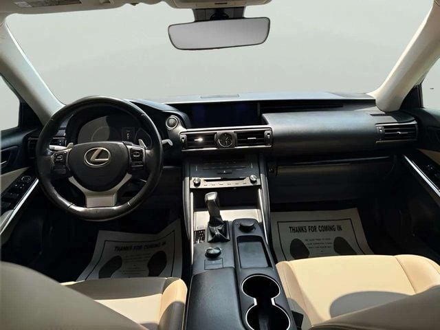 Pre-Owned 2020 Lexus IS 300 - photo - 6