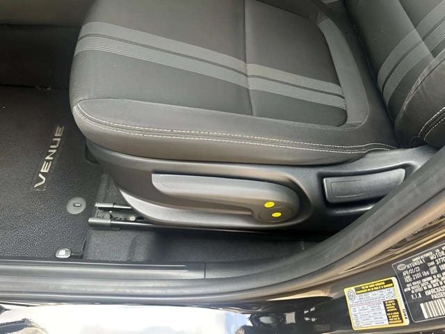 Pre-Owned 2023 Hyundai Venue SEL - photo - 6