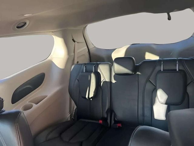 Pre-Owned 2024 Chrysler Pacifica Touring L - photo - 5