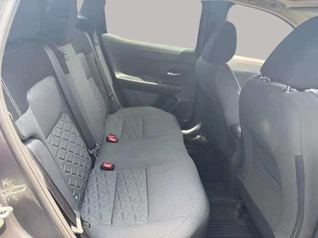 Pre-Owned 2025 Nissan Kicks SV - photo - 17