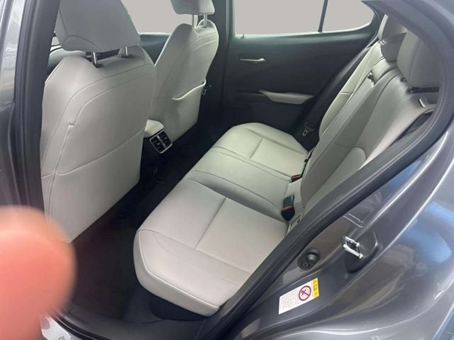 Pre-Owned 2019 Lexus UX 250h Base - photo - 13