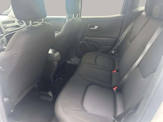 Pre-Owned 2023 Jeep Renegade Latitude - photo - 12