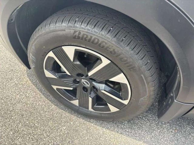 Pre-Owned 2025 Nissan Kicks SV - photo - 22