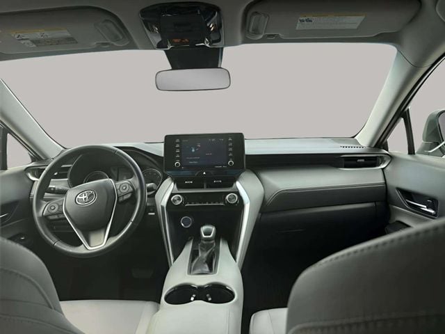 Pre-Owned 2022 Toyota Venza LE - photo - 12