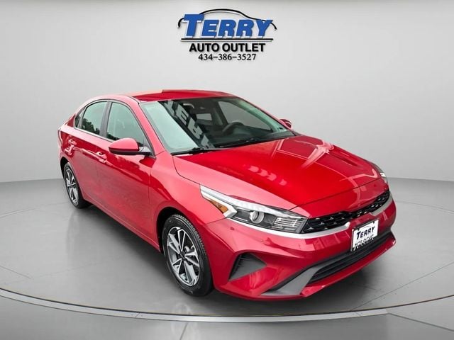 Pre-Owned 2023 Kia Forte LXS - photo - 1