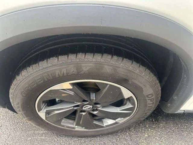 Pre-Owned 2024 Nissan Rogue SV - photo - 19