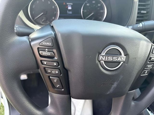Pre-Owned 2022 Nissan Frontier S - photo - 11