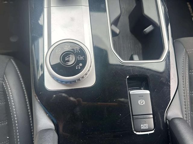 Pre-Owned 2025 Mitsubishi Outlander SE - photo - 10