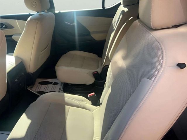 Pre-Owned 2023 Chevrolet Traverse LT - photo - 11