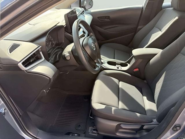 Pre-Owned 2025 Toyota Corolla LE - photo - 8