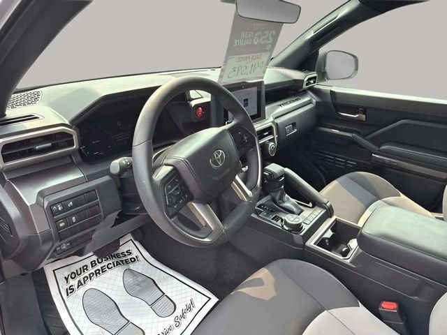Pre-Owned 2025 Toyota Tacoma TRD Off-Road - photo - 3