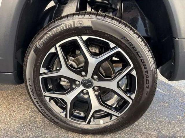 Pre-Owned 2025 Jeep Compass Limited - photo - 12