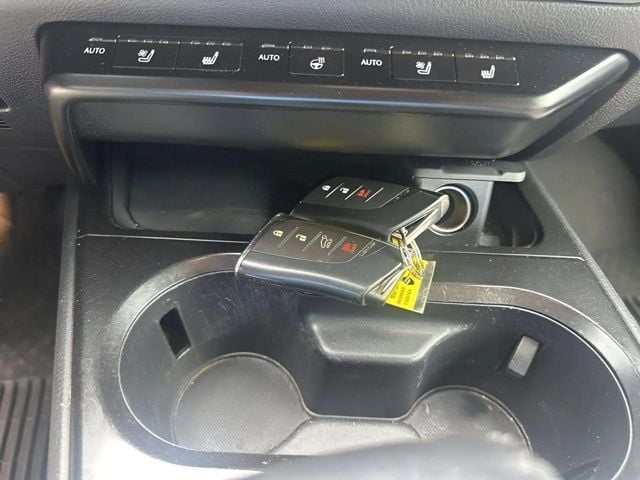 Pre-Owned 2019 Lexus UX 250h Base - photo - 10