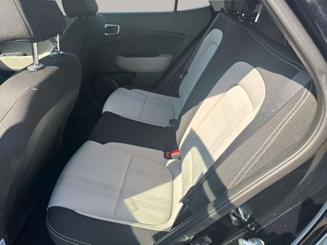 Pre-Owned 2025 Hyundai Venue SEL - photo - 14