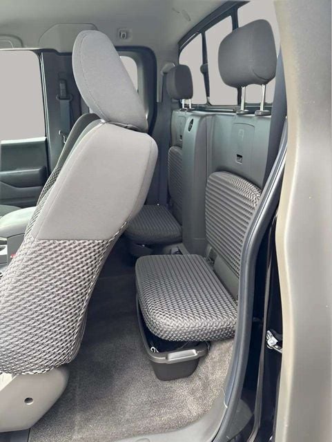 Pre-Owned 2016 Nissan Frontier SV - photo - 8
