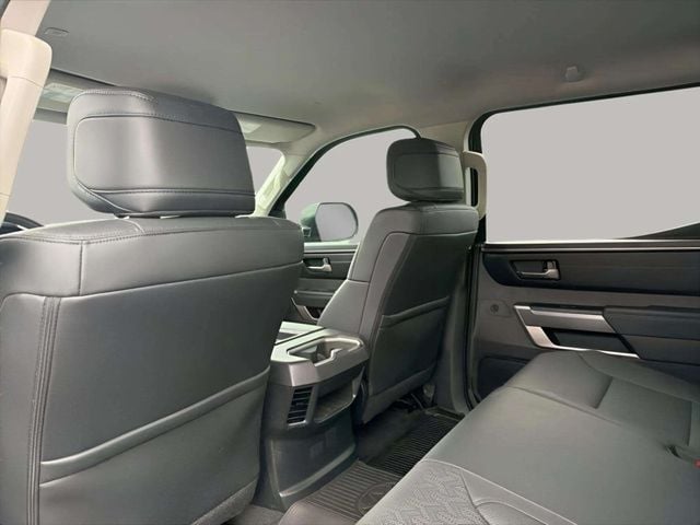 Pre-Owned 2023 Toyota Tundra SR5 - photo - 24