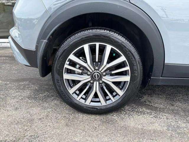 Pre-Owned 2023 Nissan Kicks SV - photo - 11