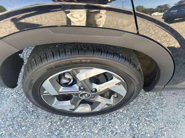 Pre-Owned 2025 Hyundai Venue SEL - photo - 22