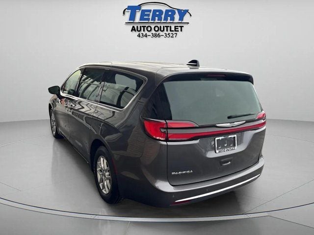 Pre-Owned 2023 Chrysler Pacifica Touring L - photo - 4