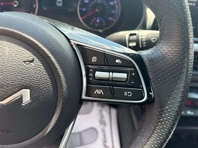 Pre-Owned 2023 Kia Forte GT-Line - photo - 11