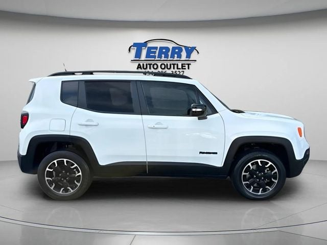 Pre-Owned 2023 Jeep Renegade Latitude - photo - 0