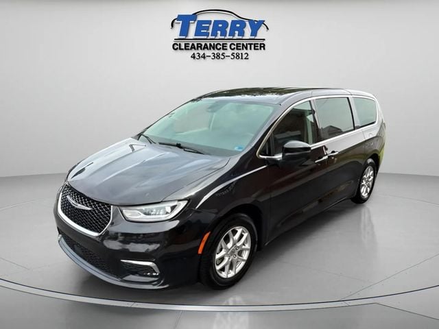 Pre-Owned 2023 Chrysler Pacifica Touring L - photo - 2