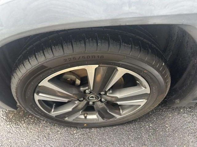 Pre-Owned 2019 Lexus UX 250h Base - photo - 20