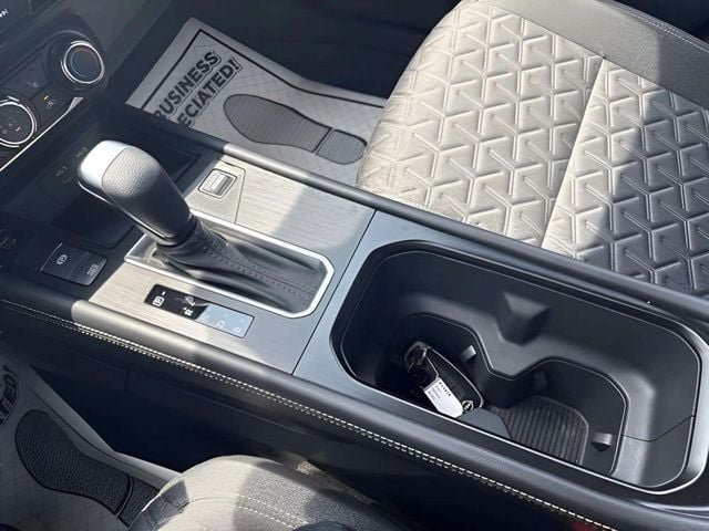 Pre-Owned 2025 Nissan Kicks SV - photo - 5