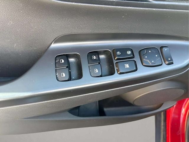 Pre-Owned 2021 Hyundai Kona SEL - photo - 13