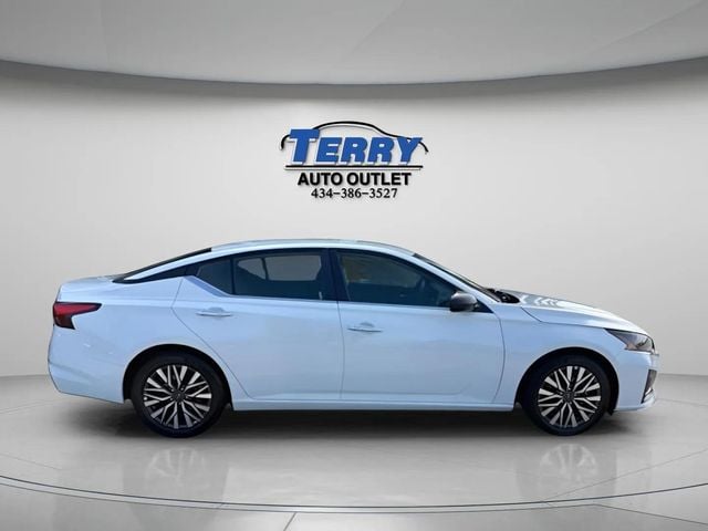 Pre-Owned 2025 Nissan Altima 2.5 SV - photo - 0