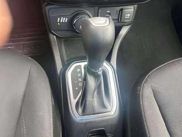 Pre-Owned 2023 Jeep Renegade Latitude - photo - 10
