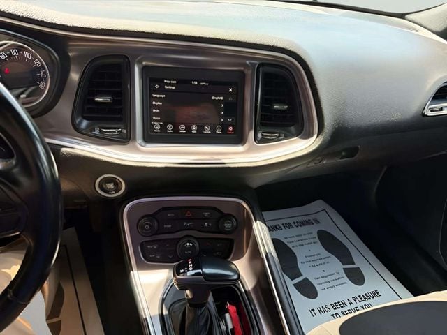 Pre-Owned 2021 Dodge Challenger SXT - photo - 6
