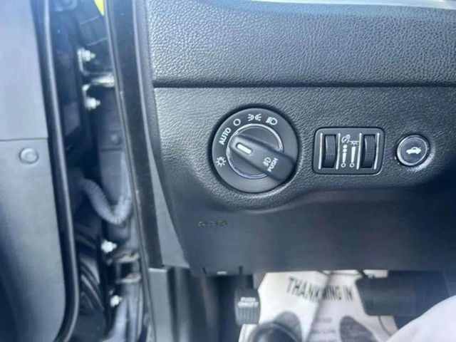 Pre-Owned 2019 Chrysler 300 Limited - photo - 7