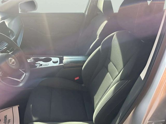 Pre-Owned 2024 Nissan Rogue S - photo - 6