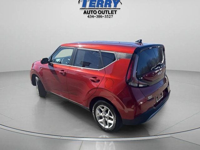 Pre-Owned 2024 Kia Soul LX - photo - 4