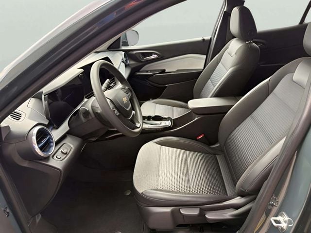 Pre-Owned 2025 Chevrolet Trax LT - photo - 7