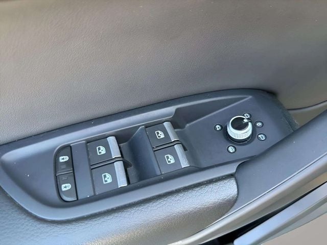 Pre-Owned 2023 Audi Q5 40 Premium - photo - 20