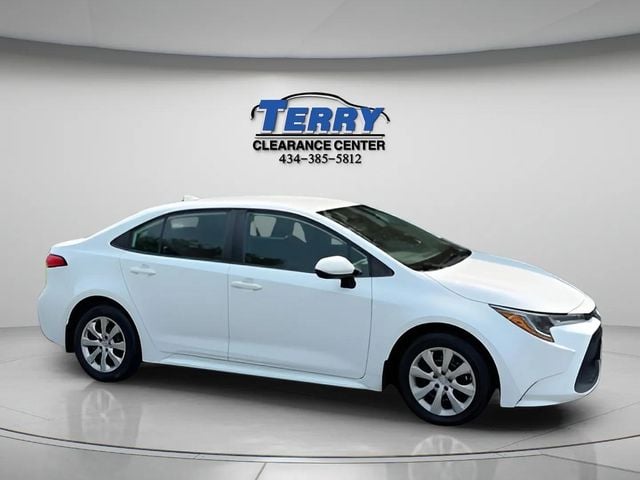 Pre-Owned 2022 Toyota Corolla LE - photo - 1