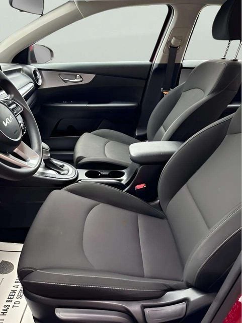 Pre-Owned 2023 Kia Forte LXS - photo - 7